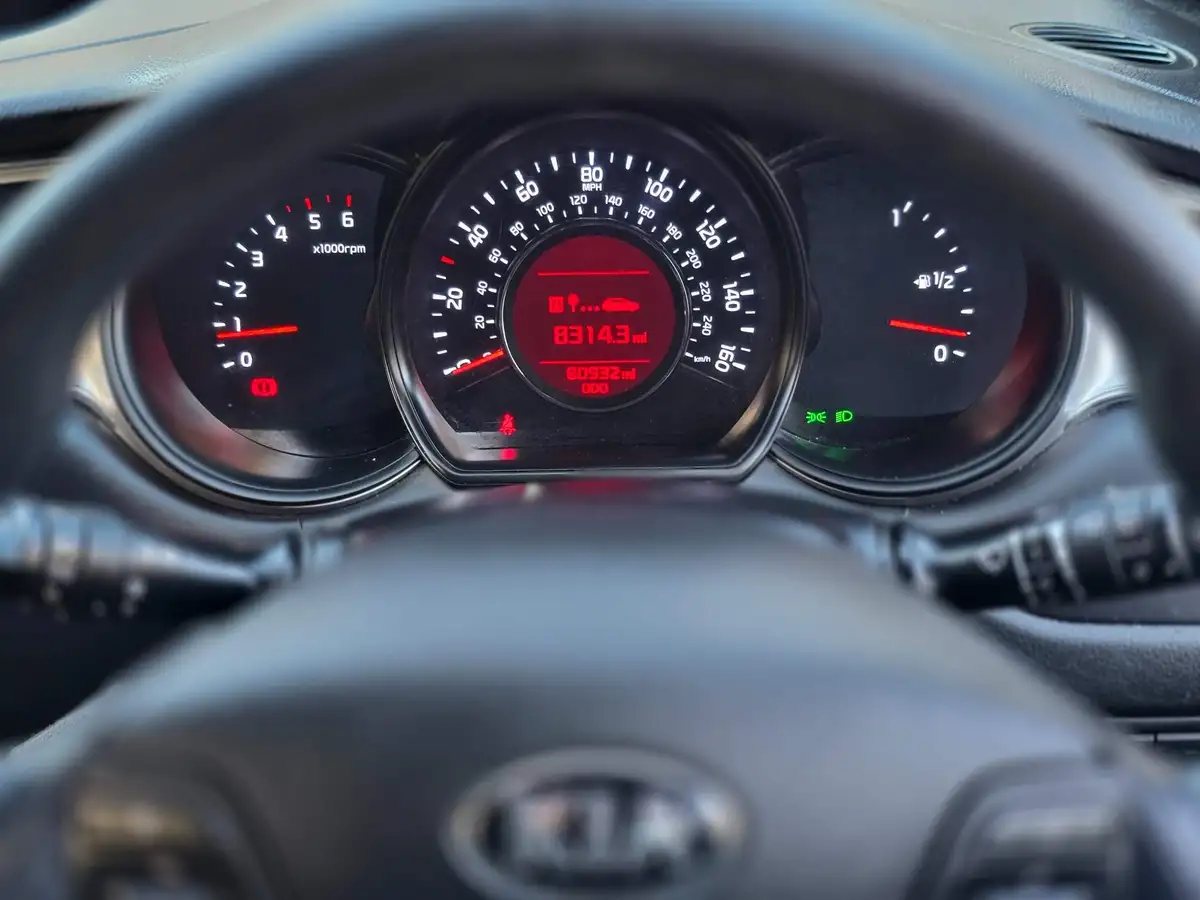 2016-kia-ceed-16crdi-1-hatchback-big-24