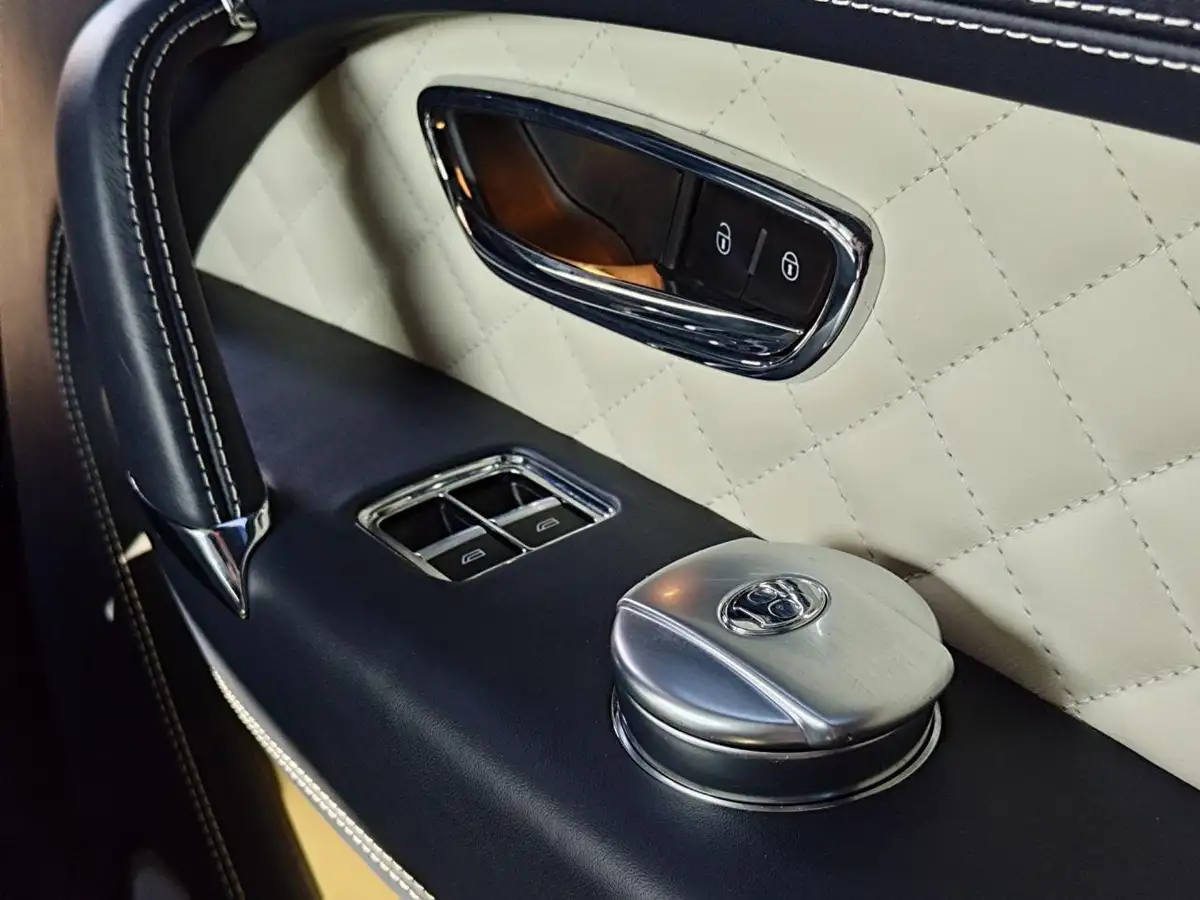 2016-bentley-bentayga-60-w12-big-38