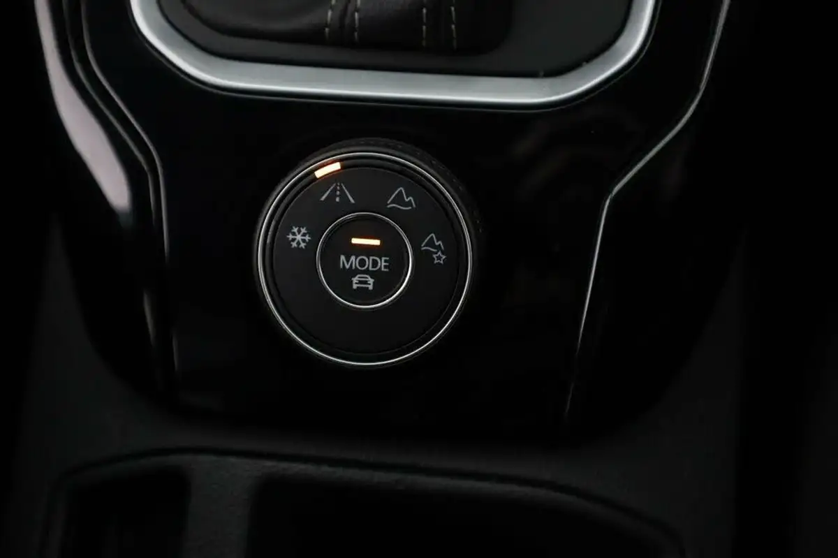 2021-volkswagen-t-roc-20-tsi-r-big-23