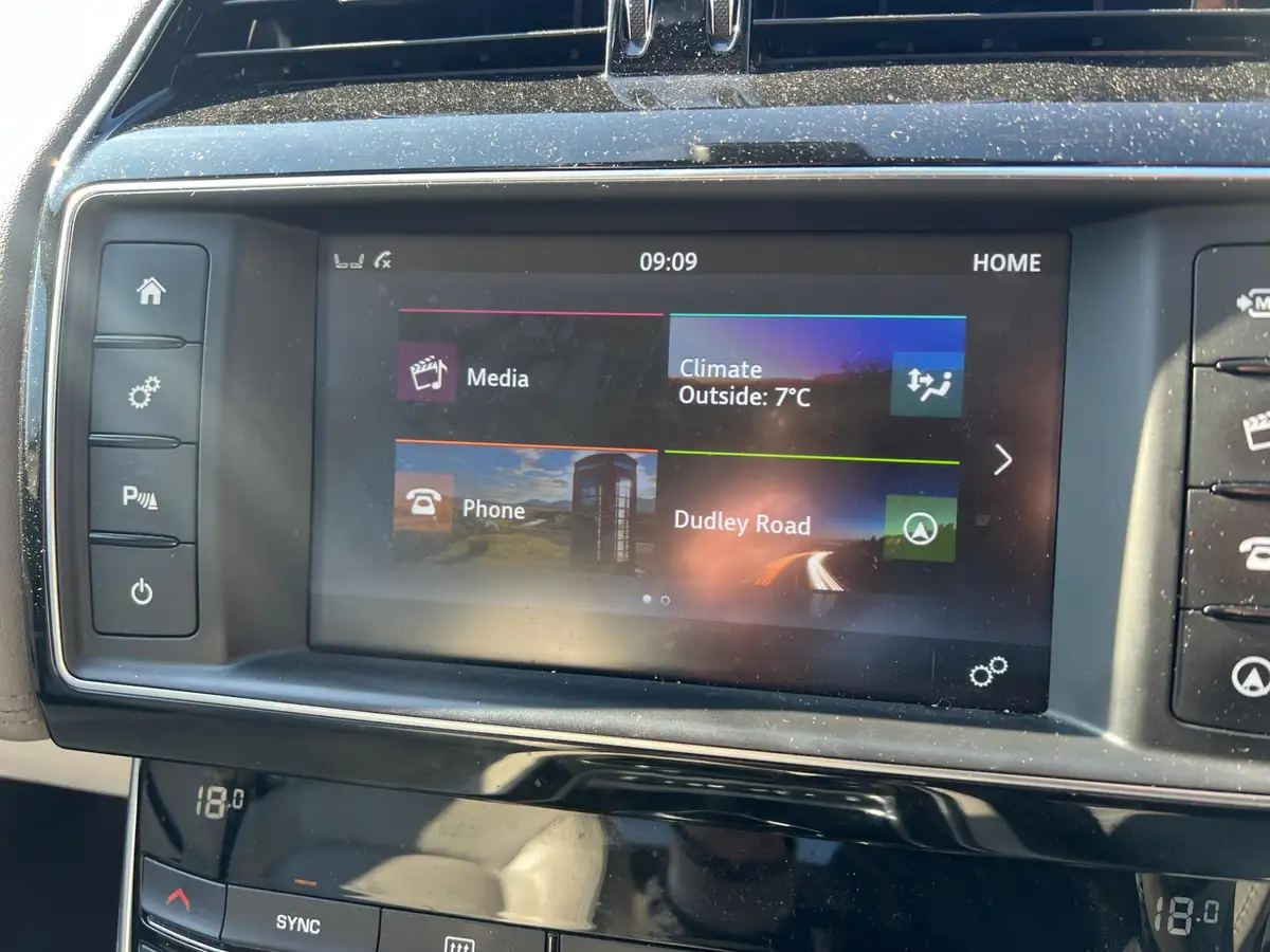2018-jaguar-xe-20i-portfolio-200ps-1999cc-big-16
