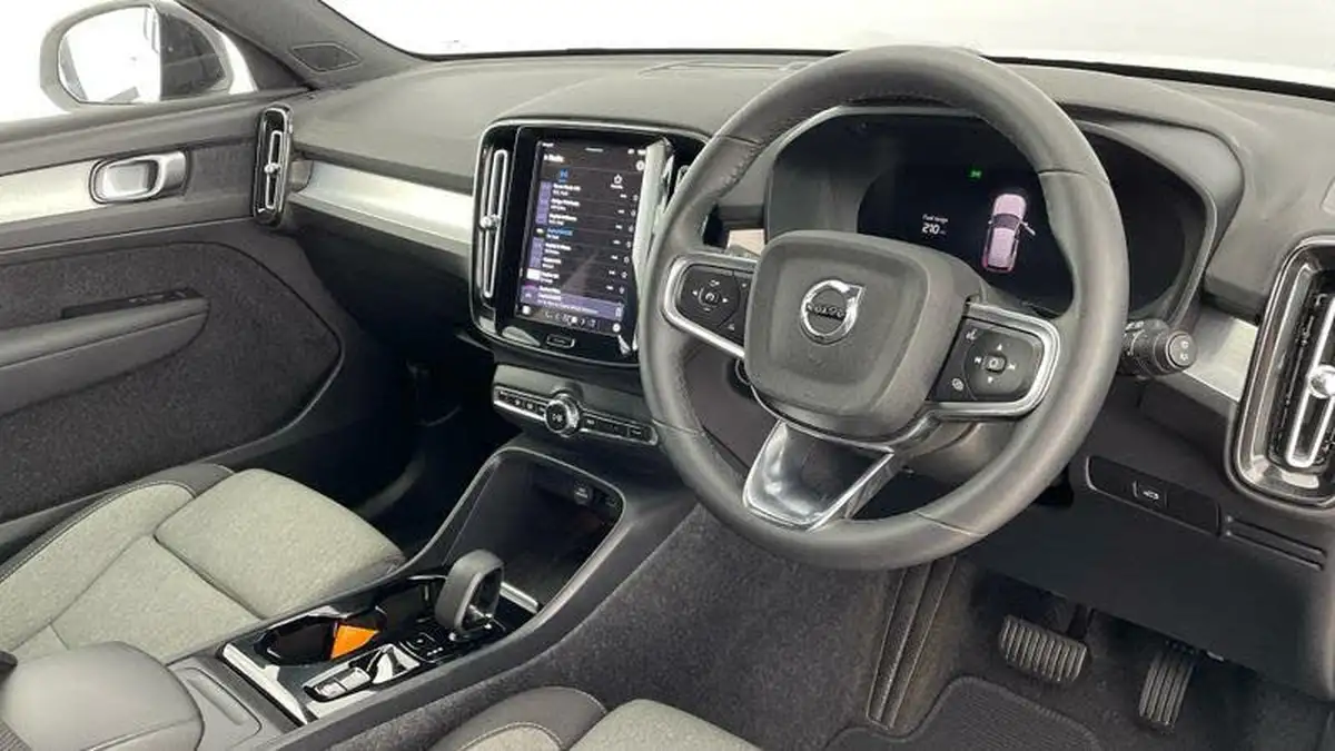 2024-volvo-xc40-20-b4-plus-big-5