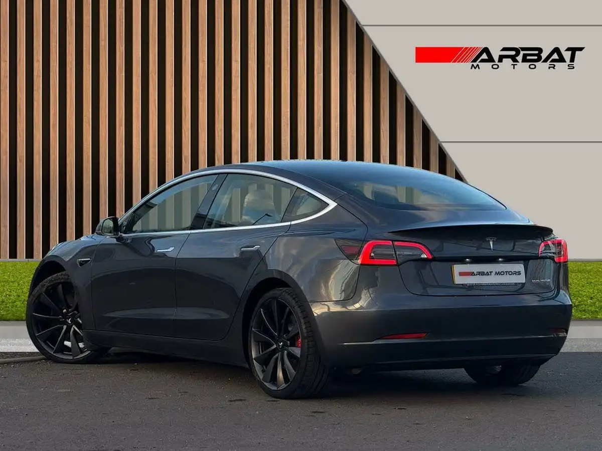 2020-tesla-model-3-e-performance-big-10