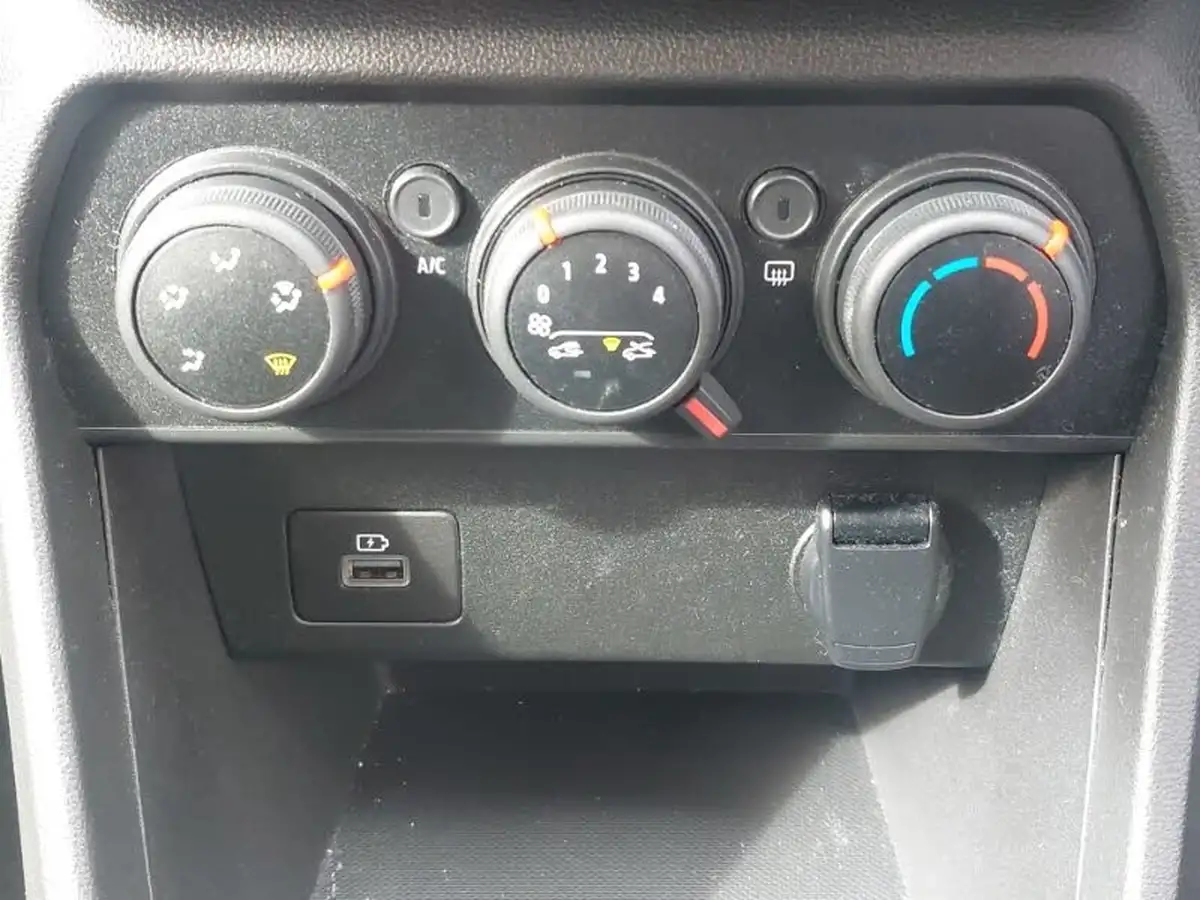 2022-dacia-sandero-10-tce-comfort-90bhp-big-15