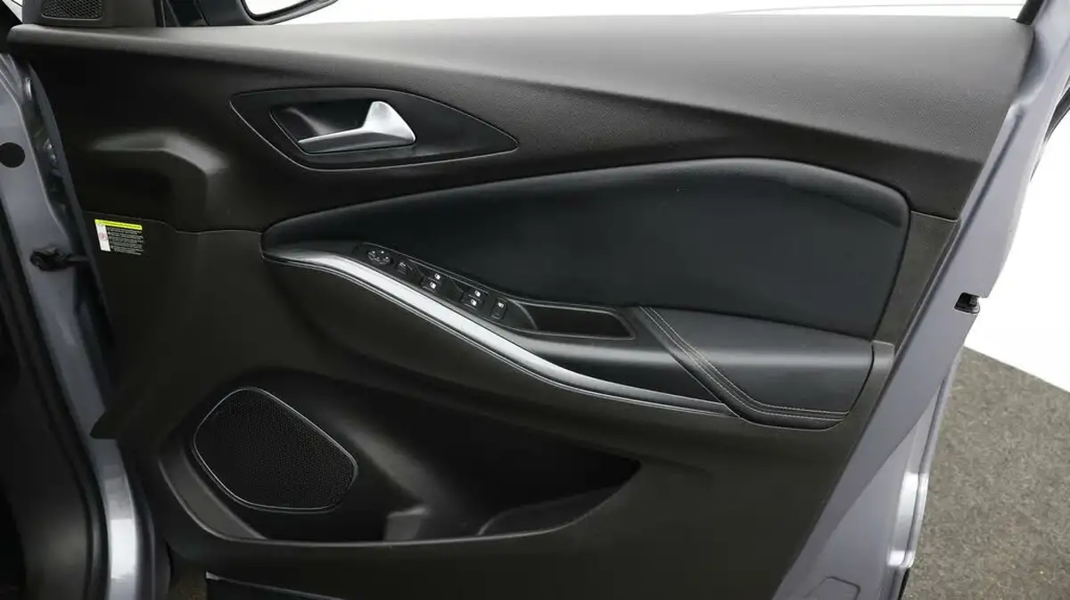 2020-vauxhall-grandland-x-12-sri-nav-auto-big-14
