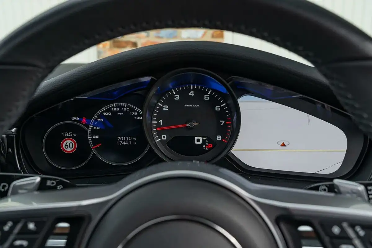 2020-porsche-panamera-30-4-10-years-edition-sport-turismo-big-51