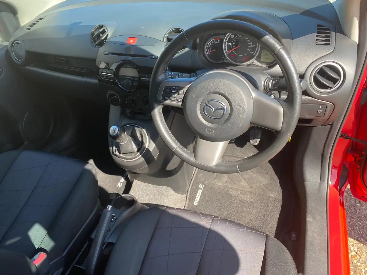 2013-mazda-mazda2-13-tamura-5d-big-7