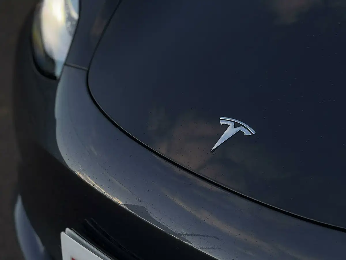 2020-tesla-model-3-e-performance-big-58
