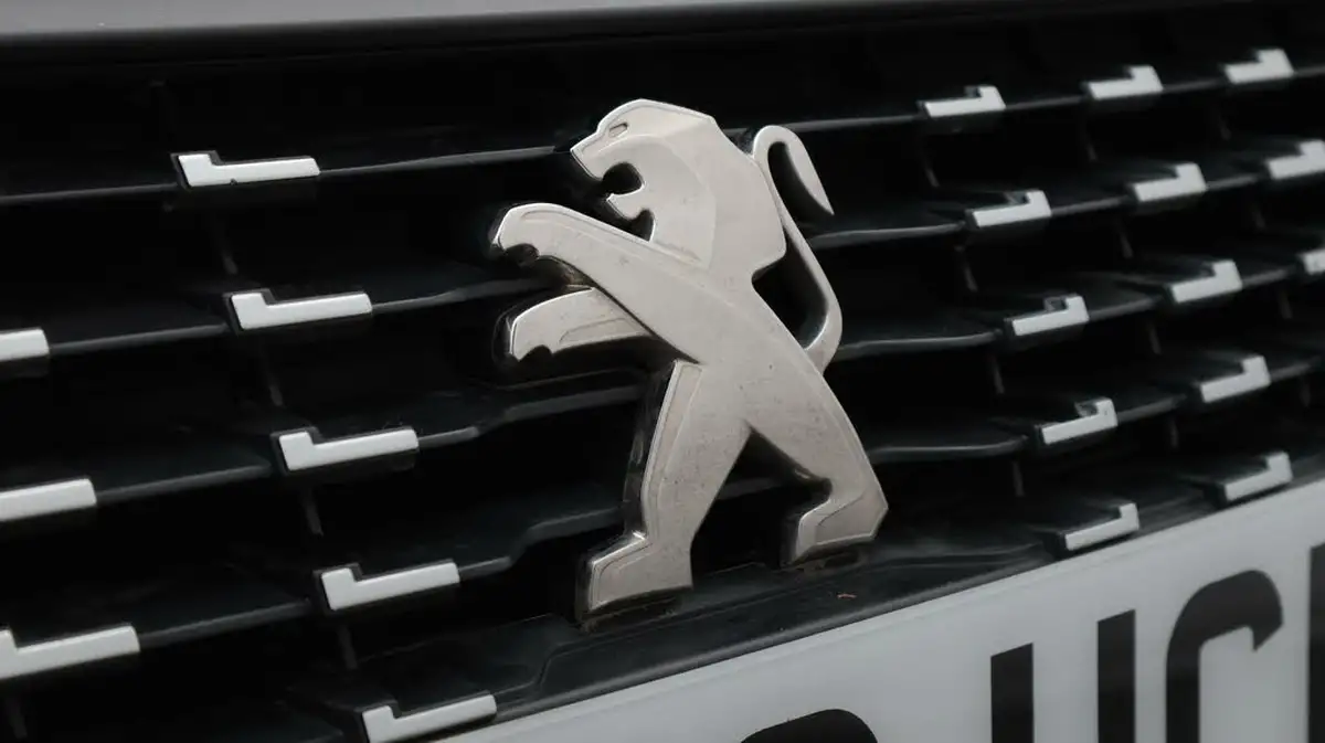 2023-peugeot-208-12-puretech-allure-premium-130ps-eat8-big-22