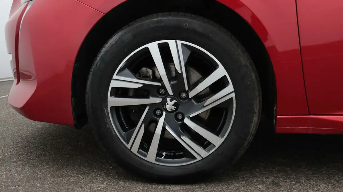 2023-peugeot-208-12-puretech-allure-premium-130ps-eat8-big-18