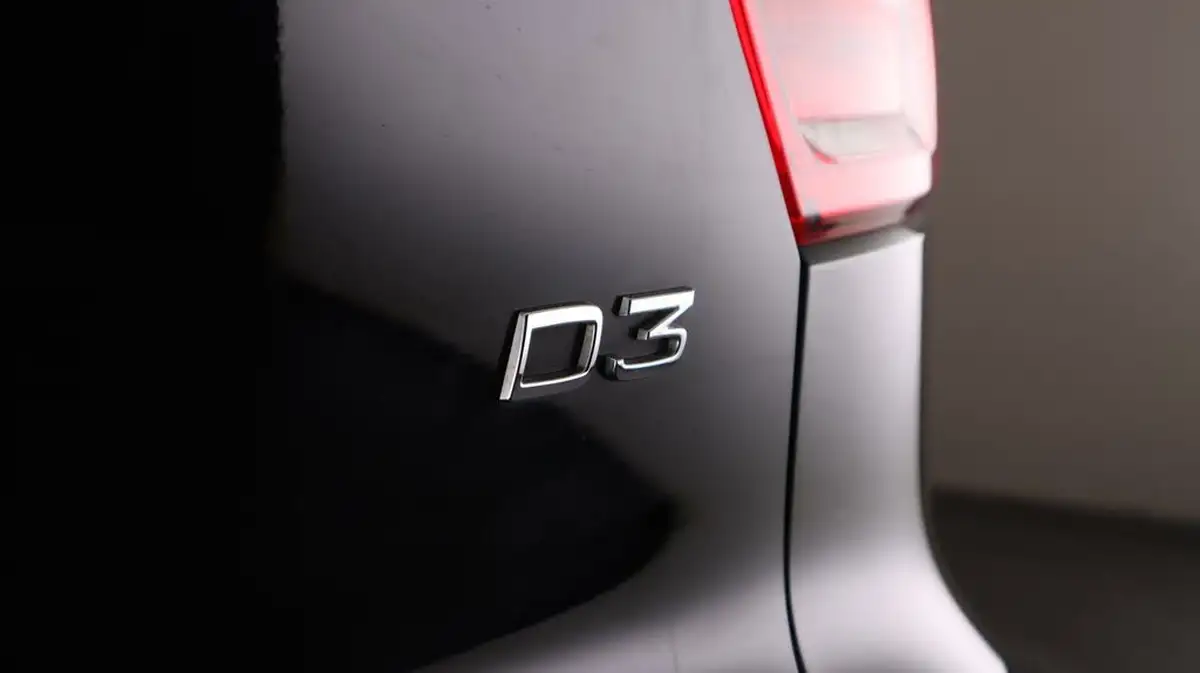 2020-volvo-xc40-20td-d3-r-design-pro-geartronic-big-22