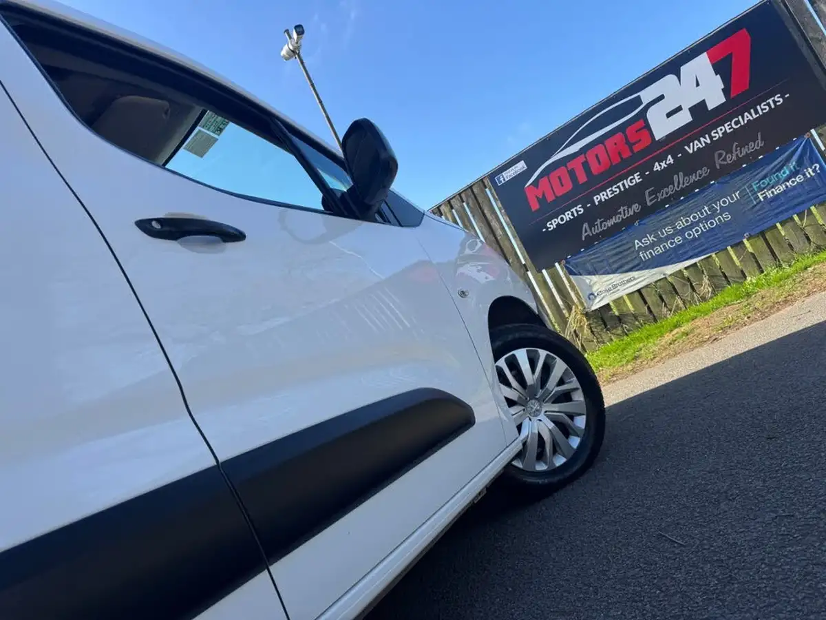 2021-peugeot-partner-15-bluehdi-1000-professional-100ps-eu6dt-panel-big-40