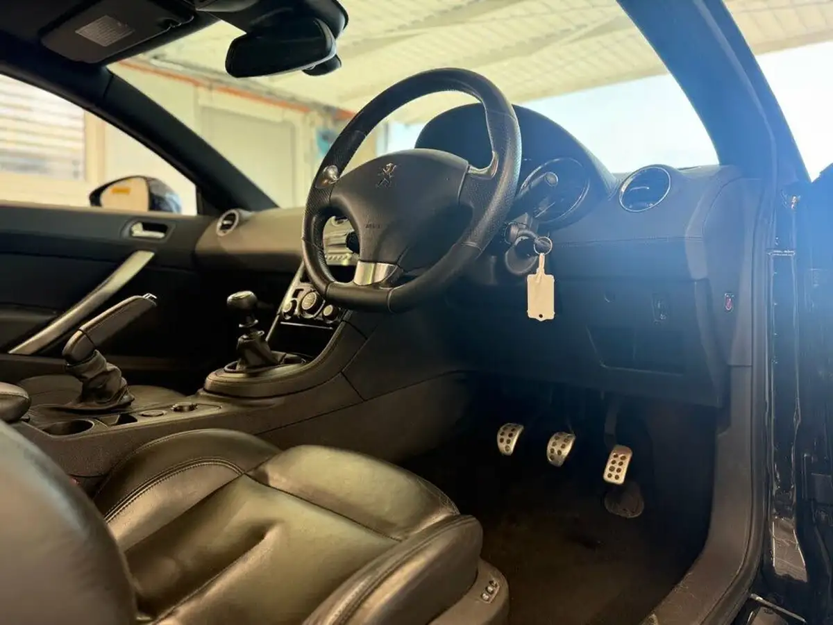 2012-peugeot-rcz-16-gt-156bhp-big-1