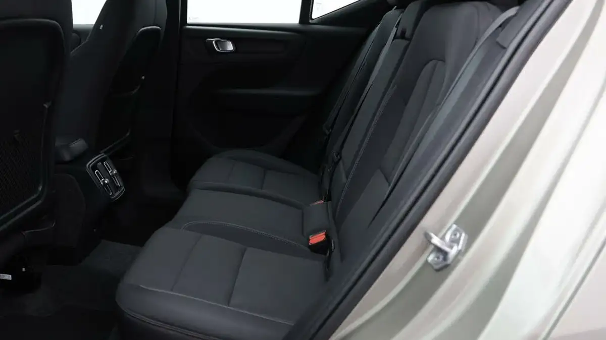 2021-volvo-xc40-15-t3-momentum-161bhp-big-15