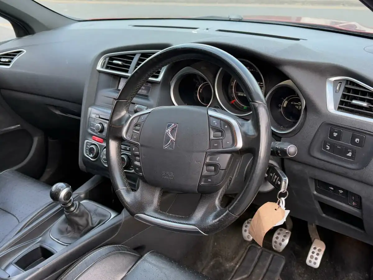 2012-citroen-ds4-20hdi-dsport-big-17