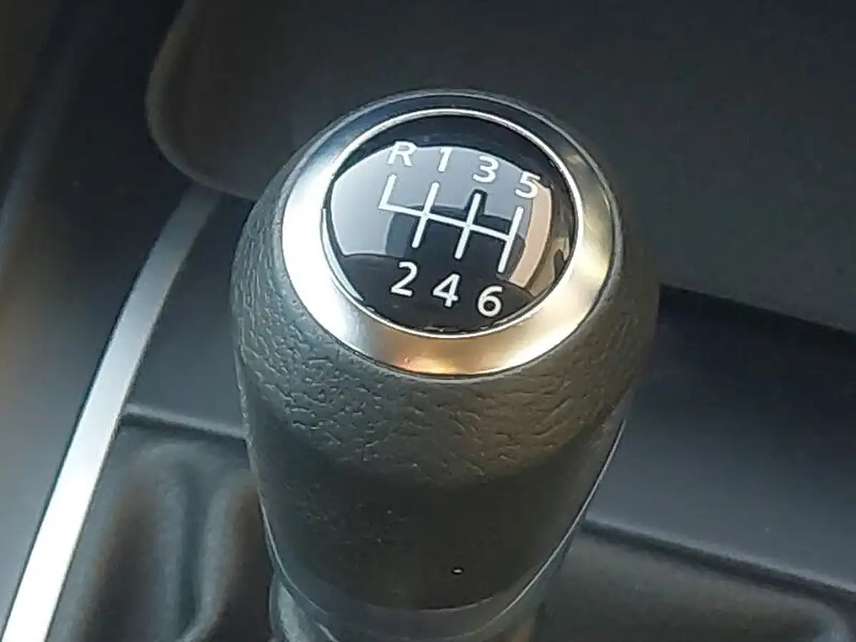 2021-nissan-qashqai-13-dig-t-visia-big-9