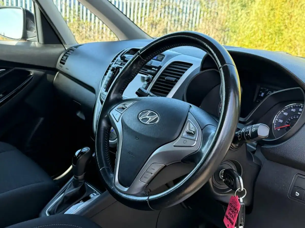 2019-hyundai-ix20-16-se-nav-auto-big-11