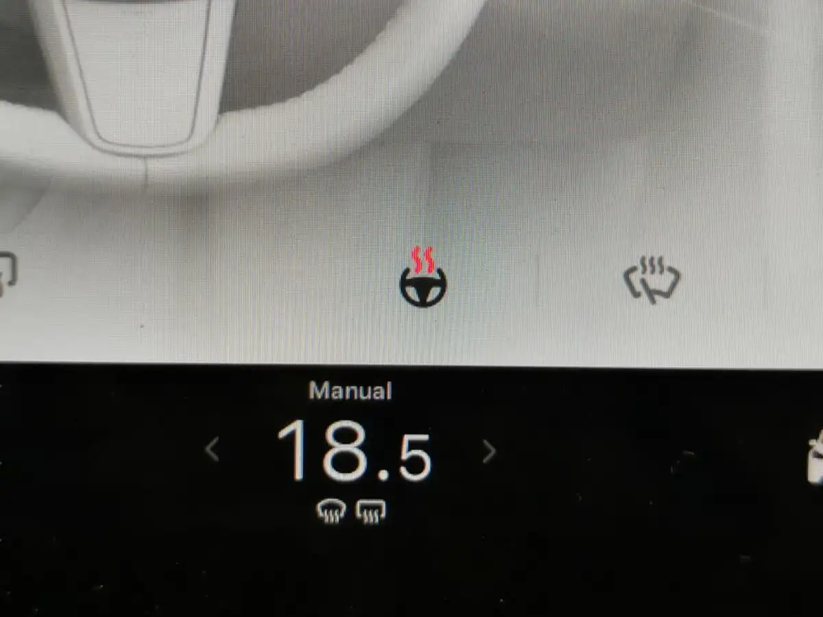 2022-tesla-model-y-e-long-range-big-24