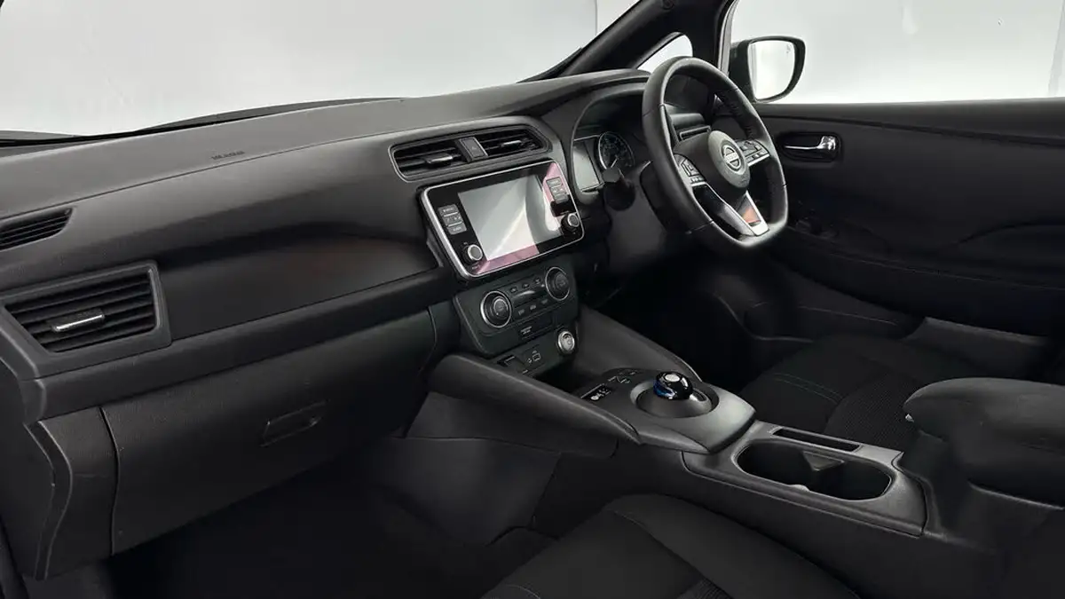 2023-nissan-leaf-e-acenta-39kwh-big-8