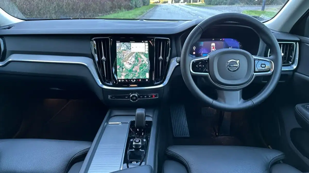 2023-volvo-v60-20-b3-plus-station-wagon-big-19