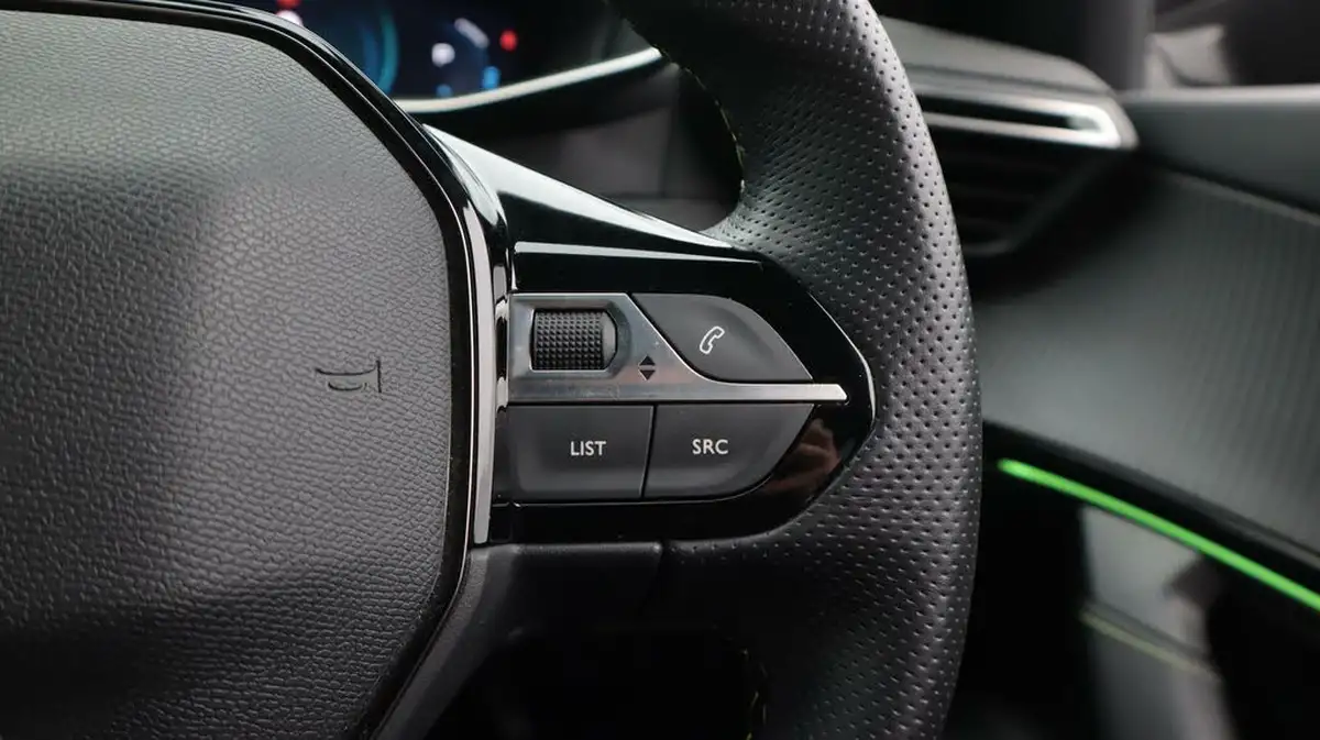 2022-peugeot-2008-suv-e-gt-premium-big-28