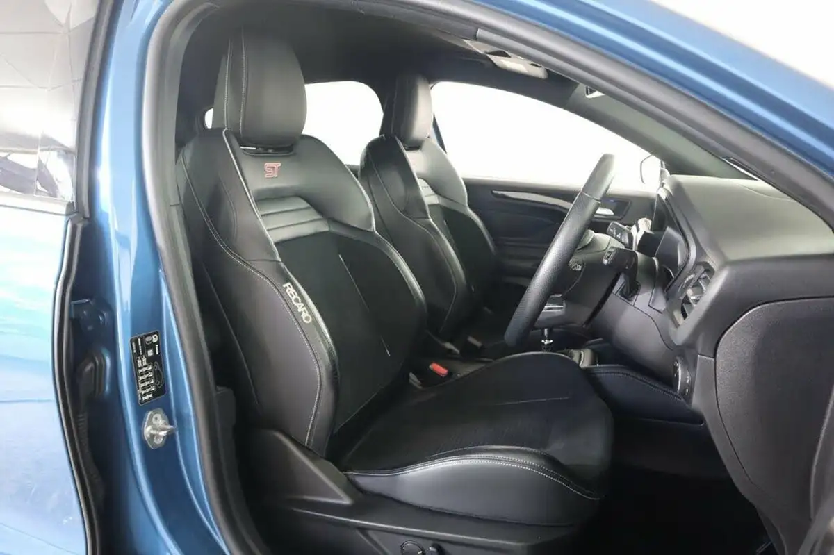 2019-ford-focus-20-st-hatchback-big-11
