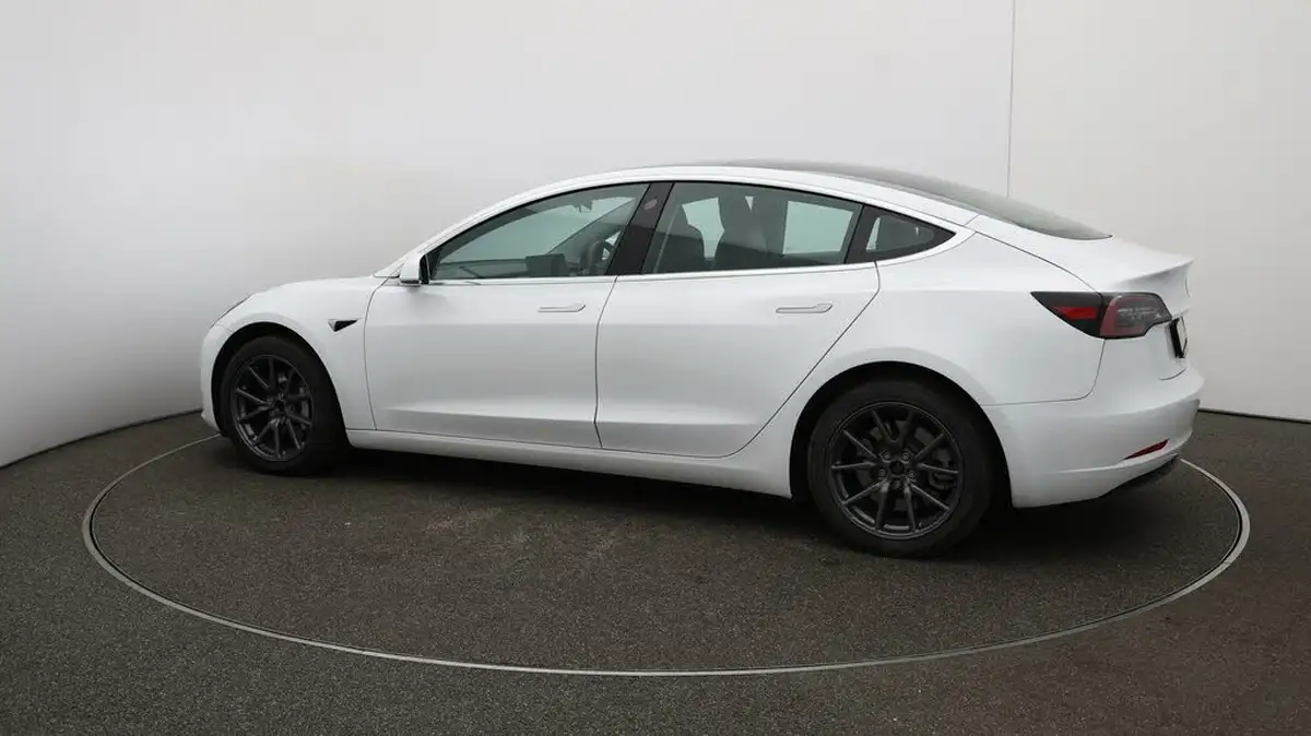 2020-tesla-model-3-e-standard-plus-big-46