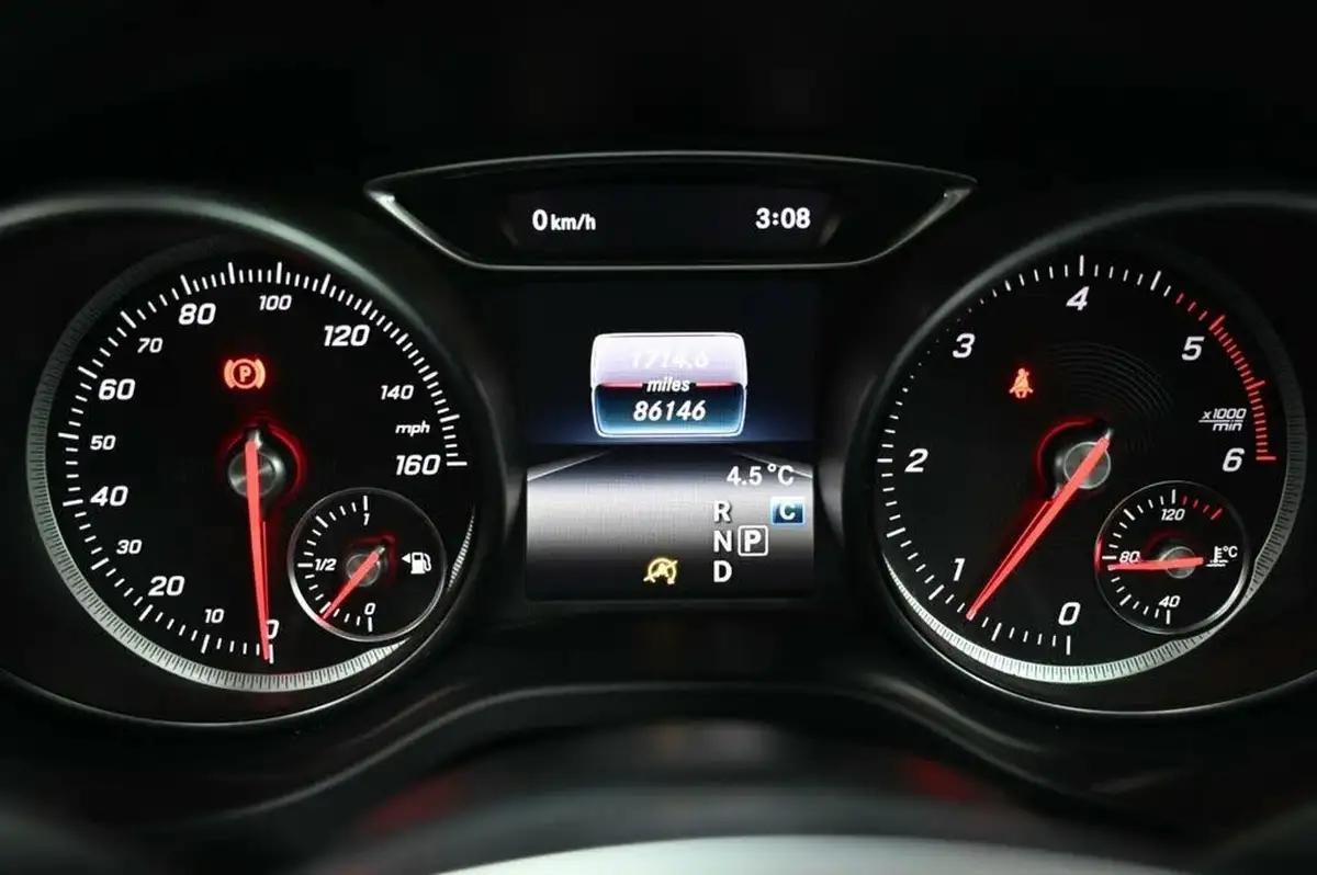2017-mercedes-benz-cla-21d-cla-220-amg-line-coupe-4d-big-19