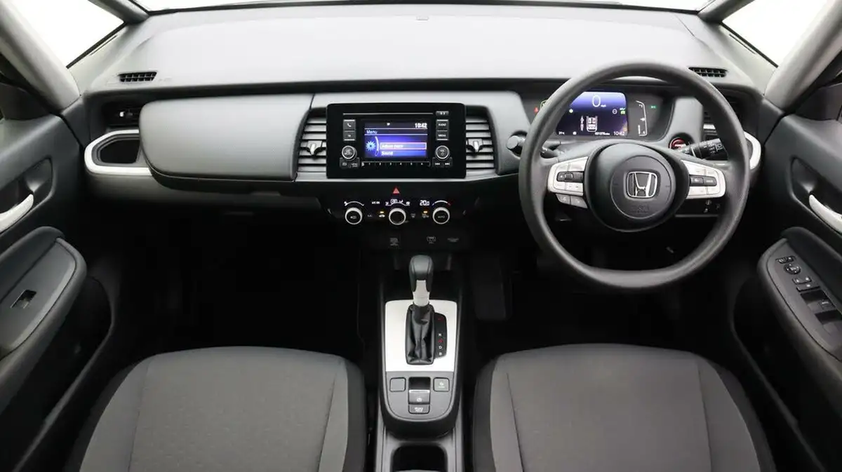 2021-honda-jazz-15-i-mmd-se-107ps-big-13
