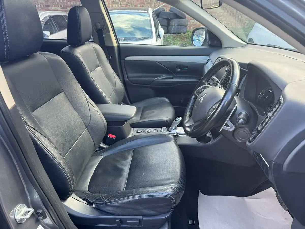 2014-mitsubishi-outlander-20-gx4h-big-20