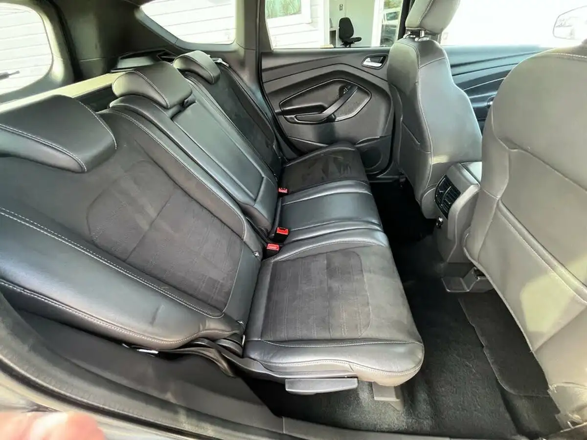 2017-ford-kuga-20tdci-st-line-180ps-awd-ss-big-35