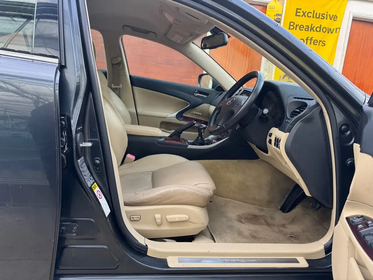2007-lexus-is-220d-22td-se-l-big-16