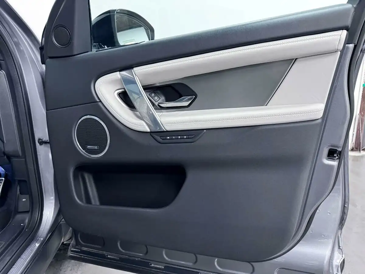 2022-land-rover-discovery-sport-15-p300e-r-dynamic-hse-big-22
