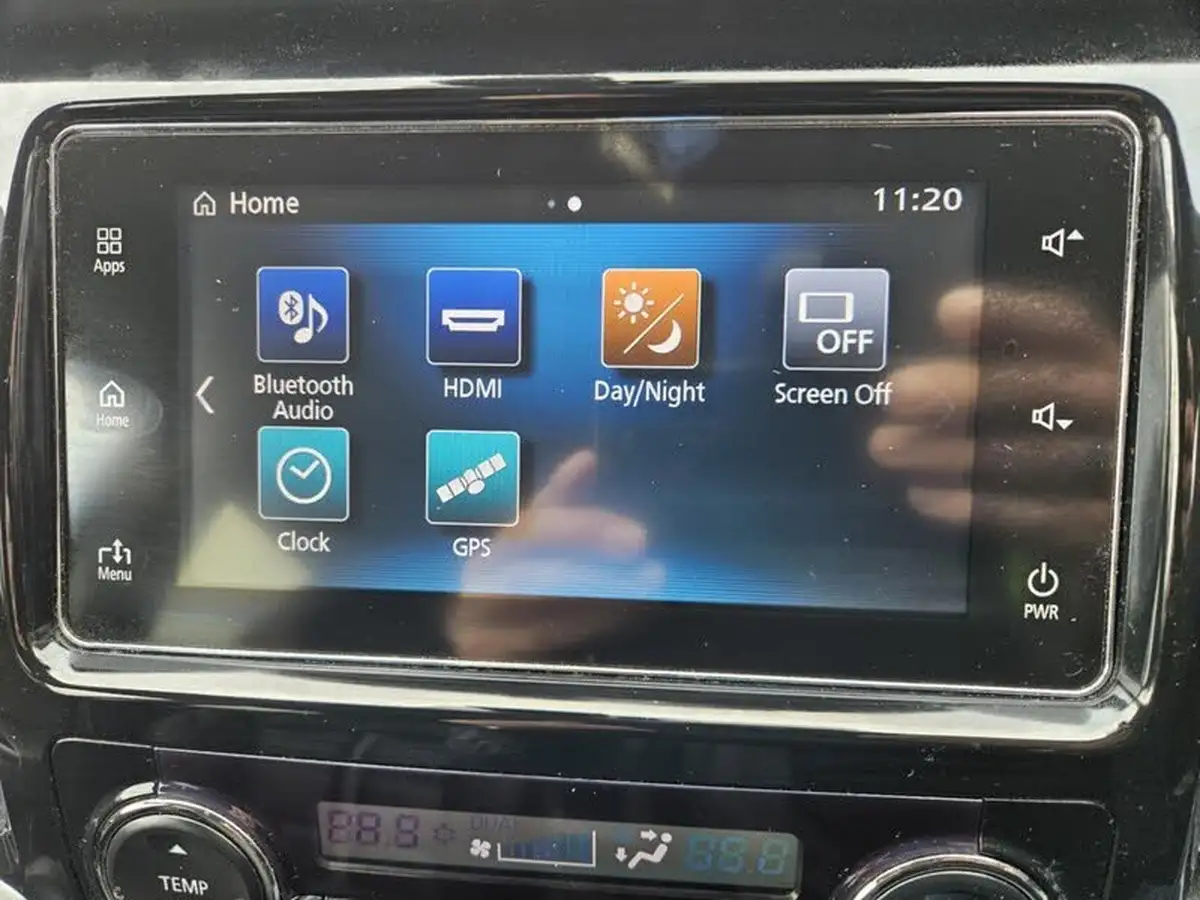 2018-mitsubishi-l200-24di-d-barbarian-sda-auto-big-25