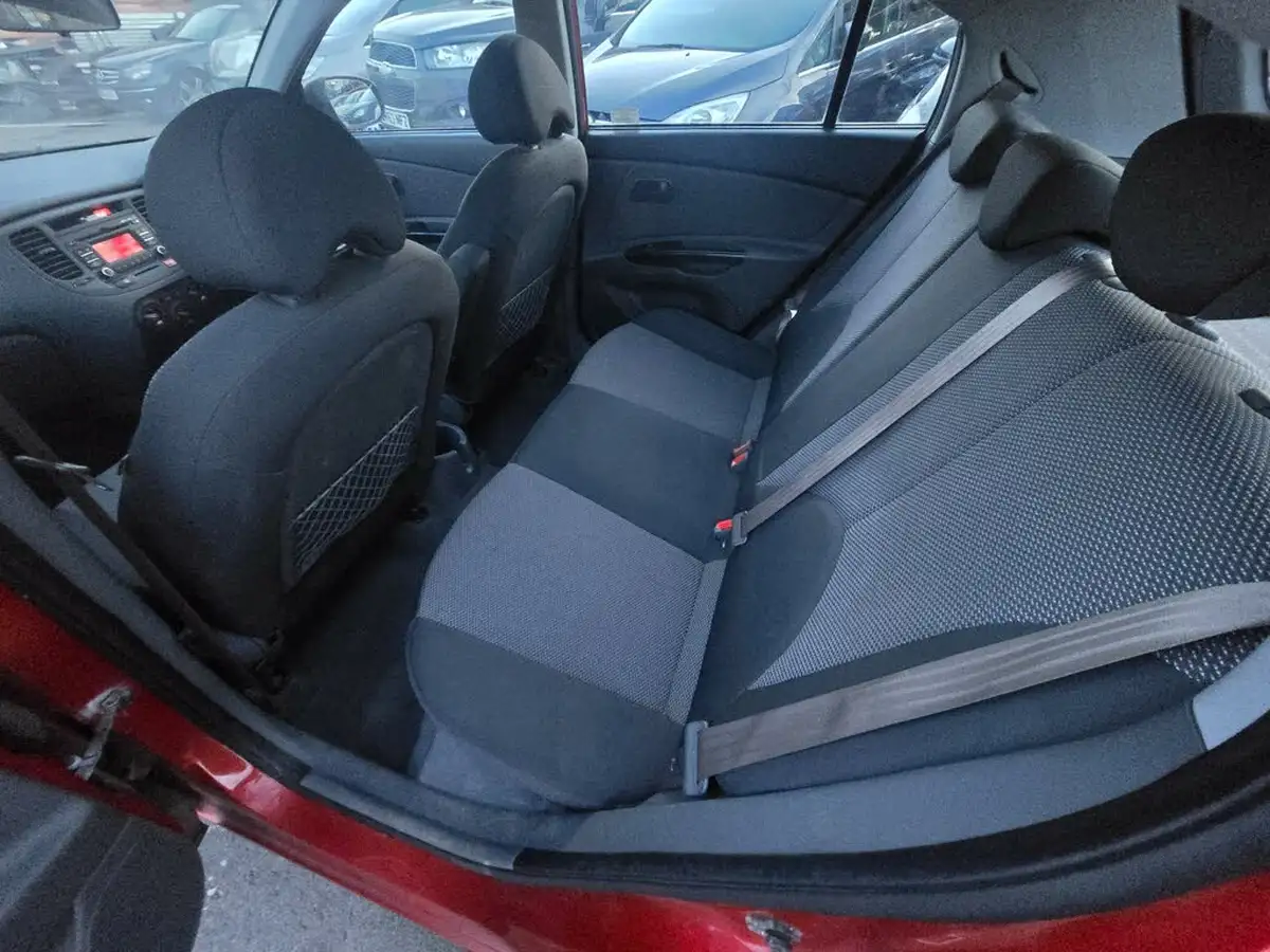 2010-kia-rio-14-strike-auto-big-20