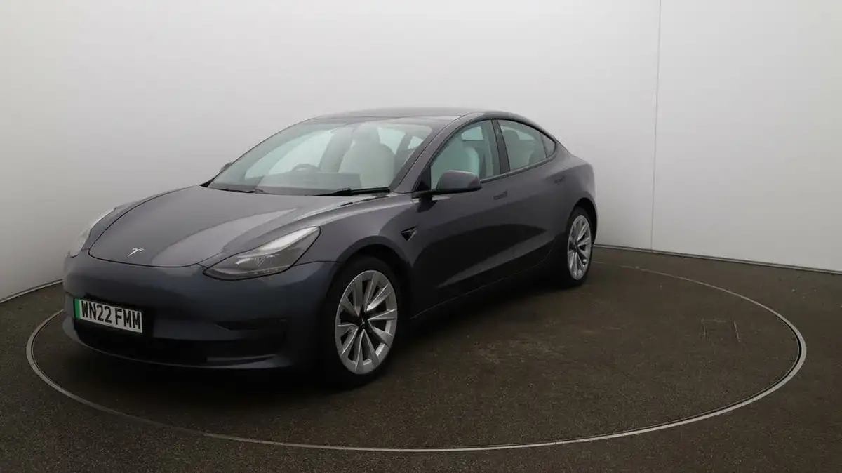 2022-tesla-model-3-e-long-range-big-35
