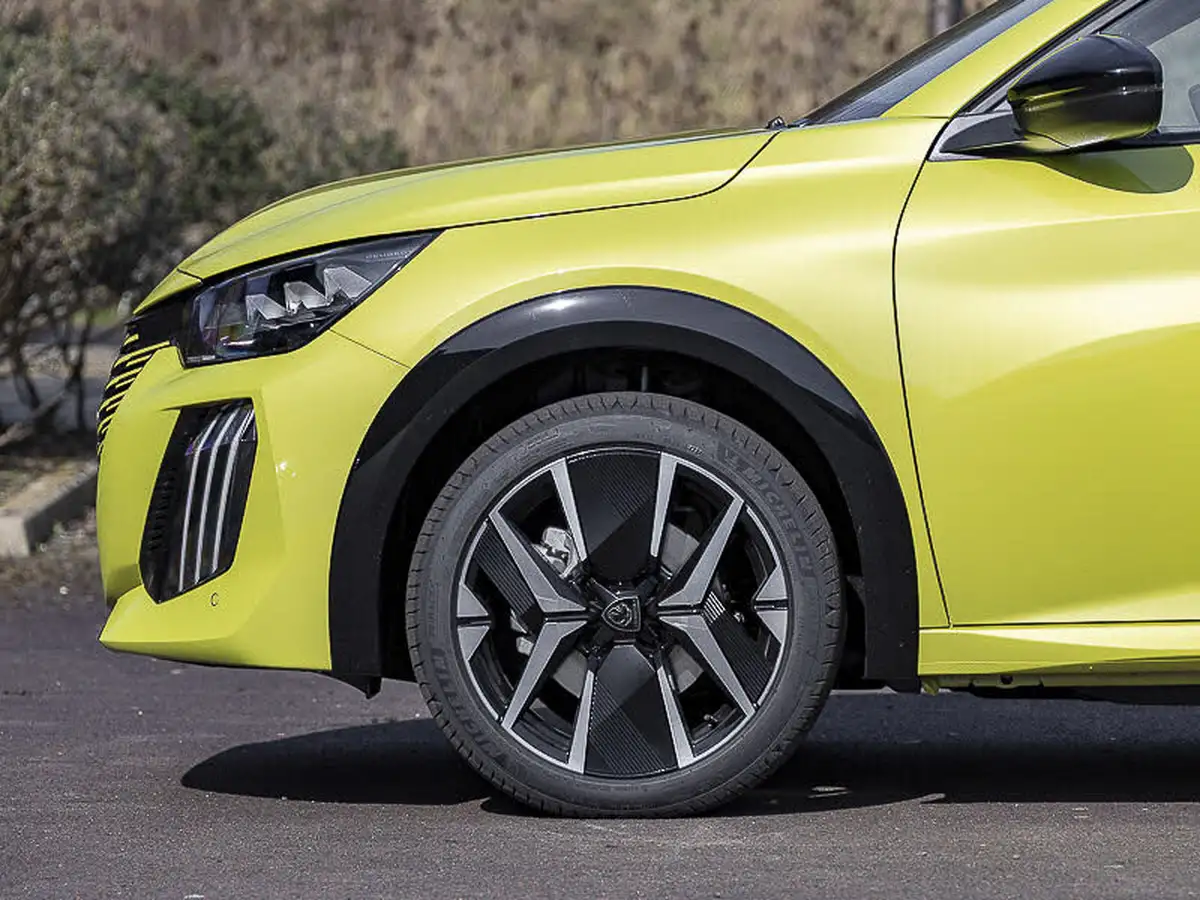 2025-peugeot-208-e-gt-156ps-51kwh-big-18