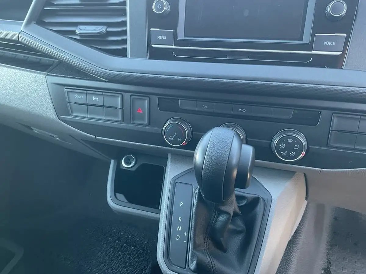 2024-volkswagen-transporter-big-17