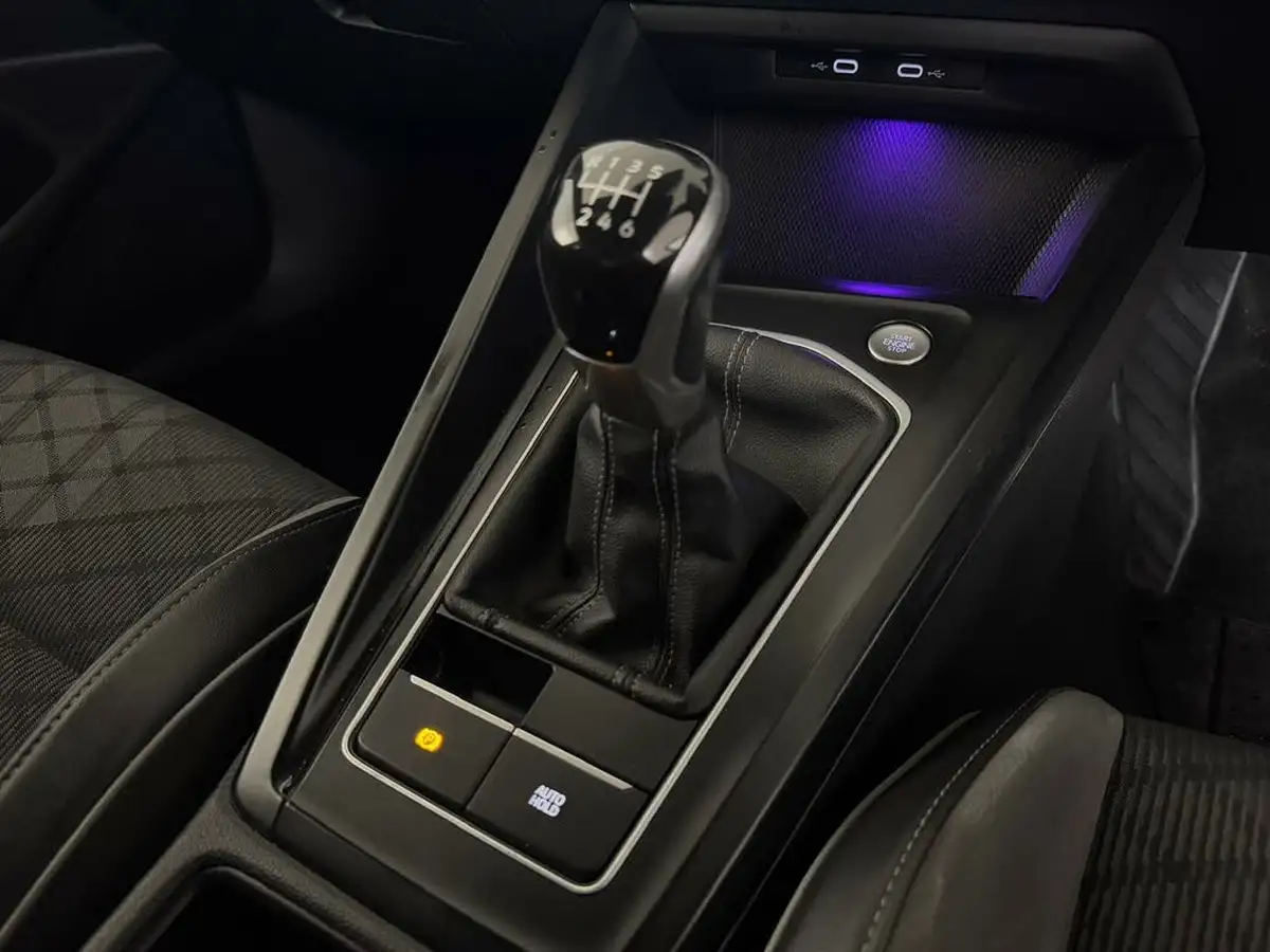 2022-volkswagen-golf-15-tsi-r-line-150ps-hatchback-big-26