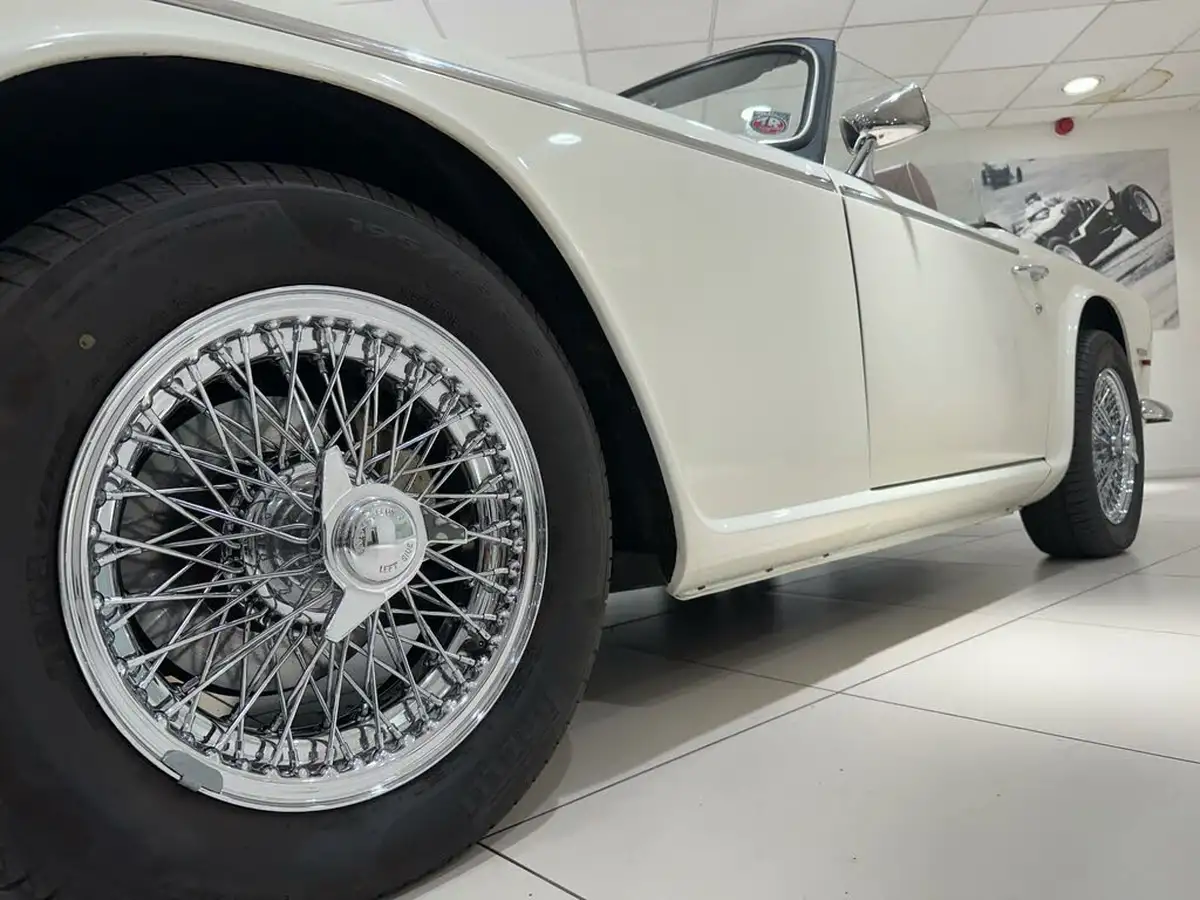 1968-triumph-tr5-convertible-big-9