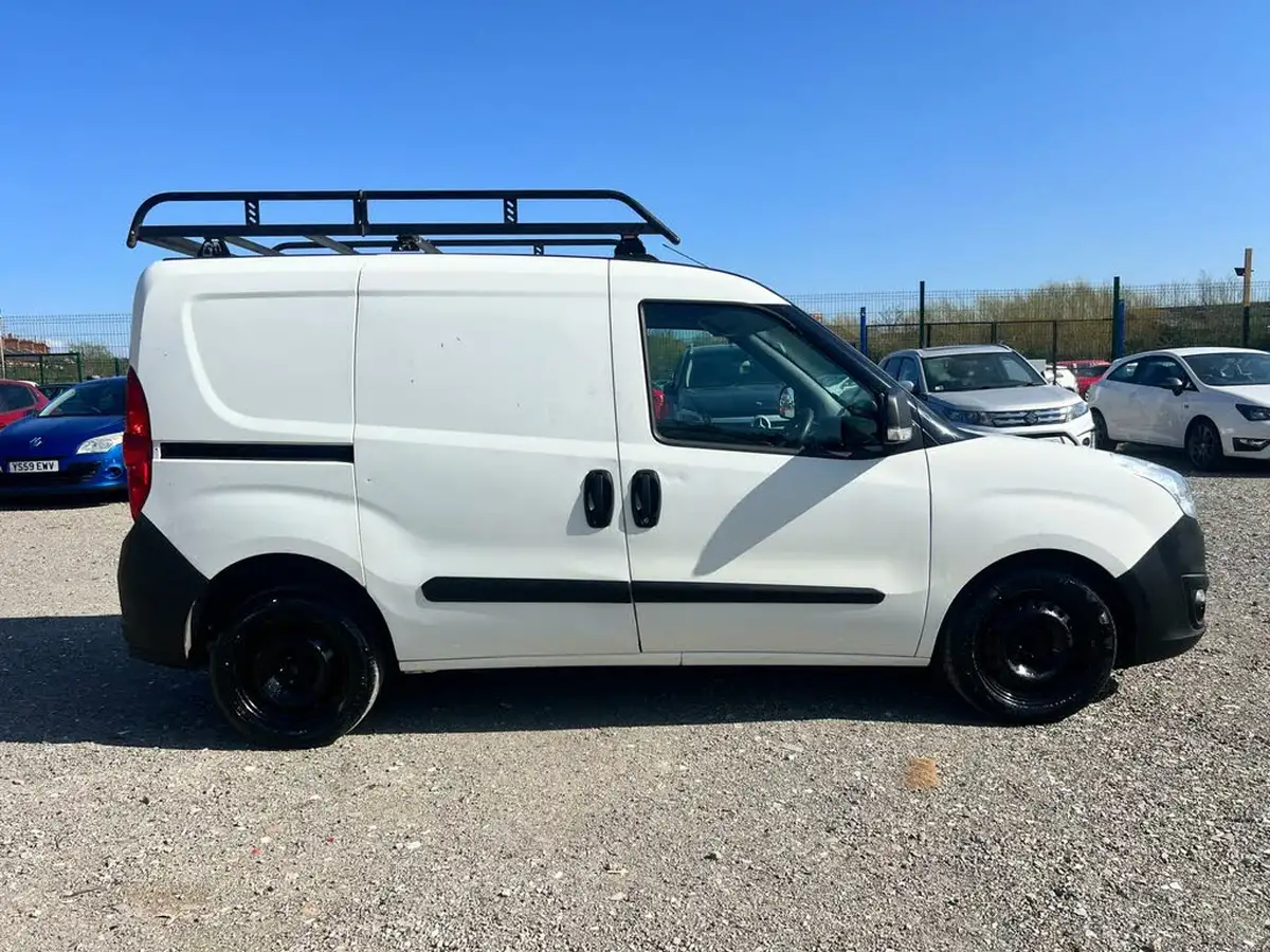 2017-vauxhall-combo-13cdti-2300-95pseu6-l1h1-5-seats-crew-big-8