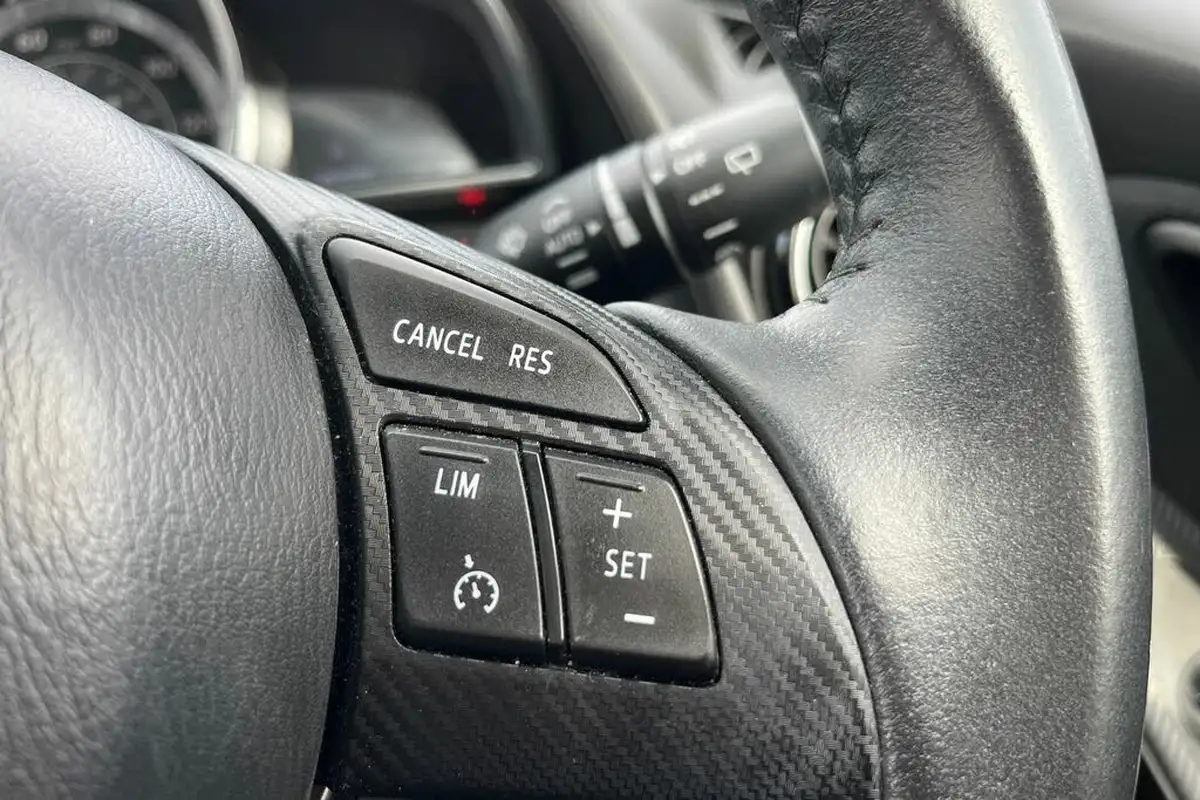2015-mazda-mazda2-15-sport-nav-90ps-big-17