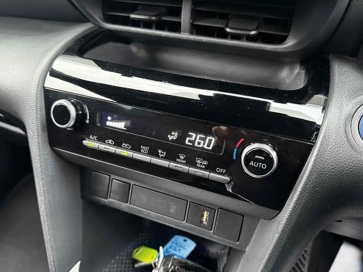 2022-toyota-yaris-15-vvt-i-design-panoramic-roof-big-35