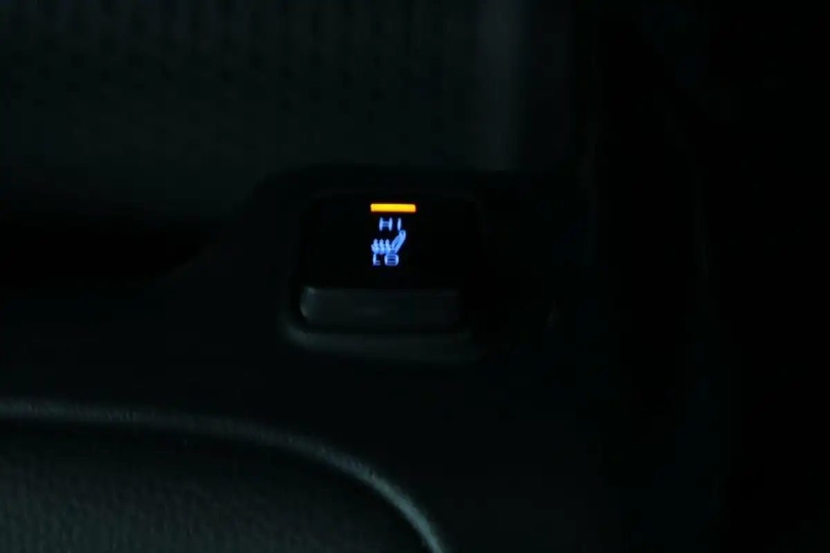 2020-toyota-corolla-18-vvt-i-icon-spare-wheel-hatchback-5d-big-43