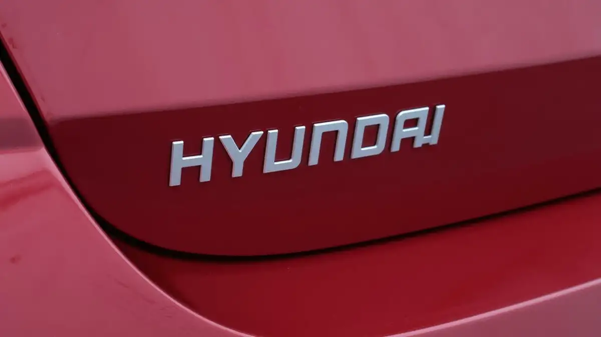 2024-hyundai-i20-10-t-gdi-premium-two-tone-roof-big-20
