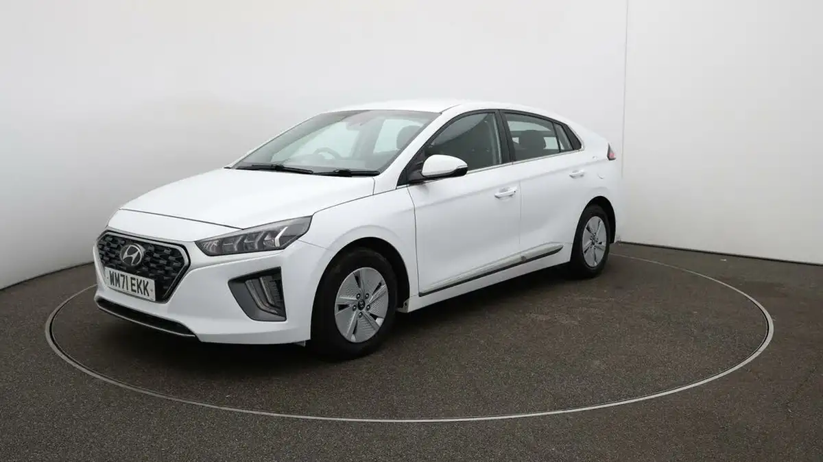 2022-hyundai-ioniq-16-gdi-premium-hybrid-big-3