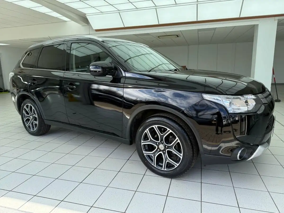 2015-mitsubishi-outlander-22di-d-gx4-big-0