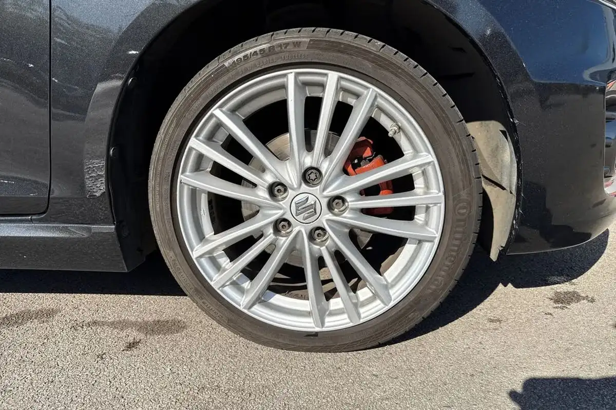 2016-suzuki-swift-16-sport-5d-big-21