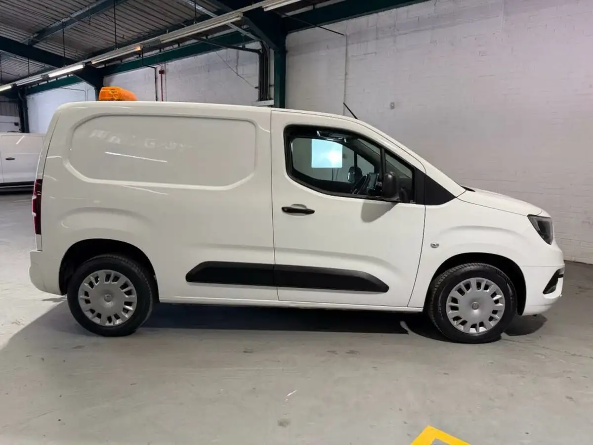 2020-vauxhall-combo-15cdti-sportive-2300-100pseu6dt-l1h1-panel-big-17