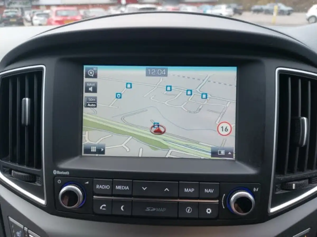 2019-hyundai-i800-25crdi-se-nav-136ps-big-15