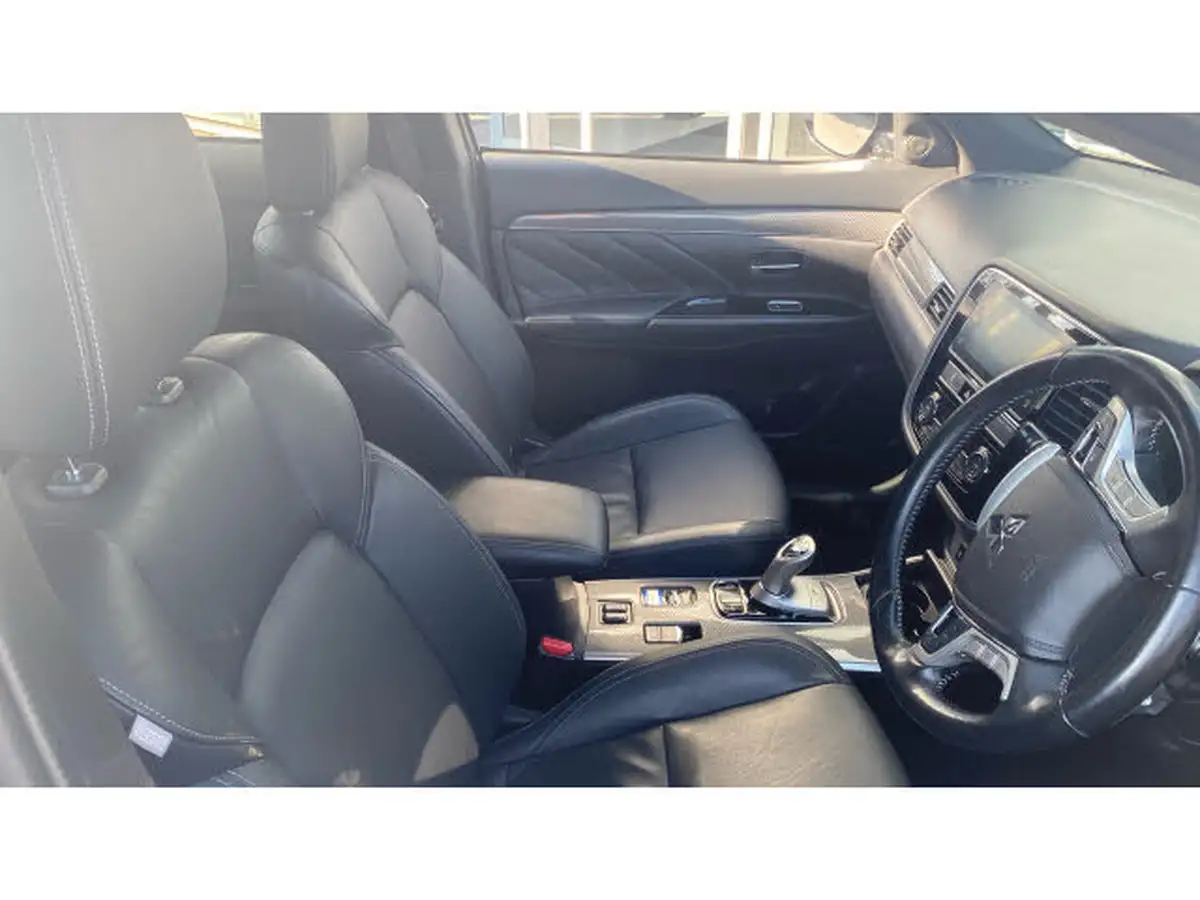 2018-mitsubishi-outlander-24-4hs-phev-big-18
